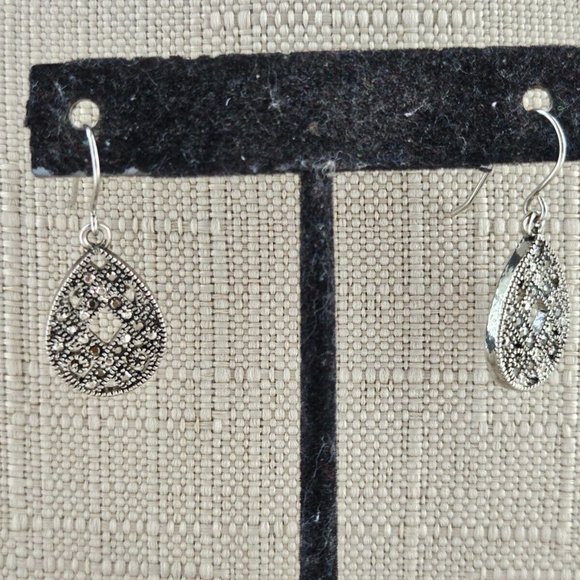 Women Earrings Silver Tone Fashion Ear Jewelry Leaf Shape New - Picture 2 of 9